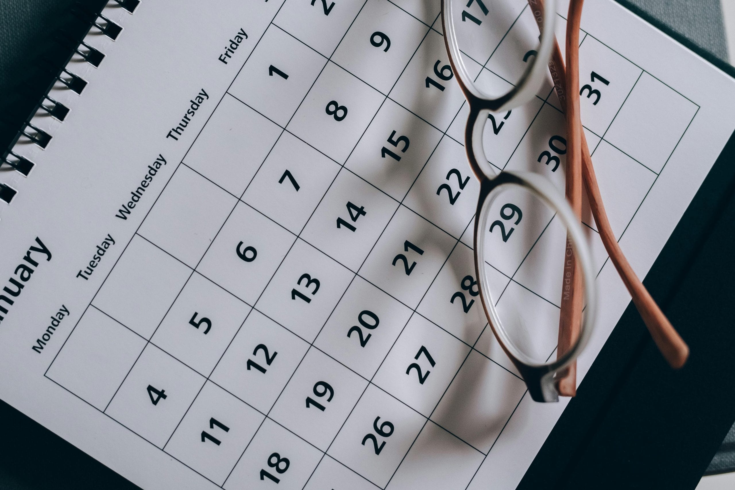 Jak banki zawyżają odsetki w umowach kredytowych. Kalendarz odsetkowy